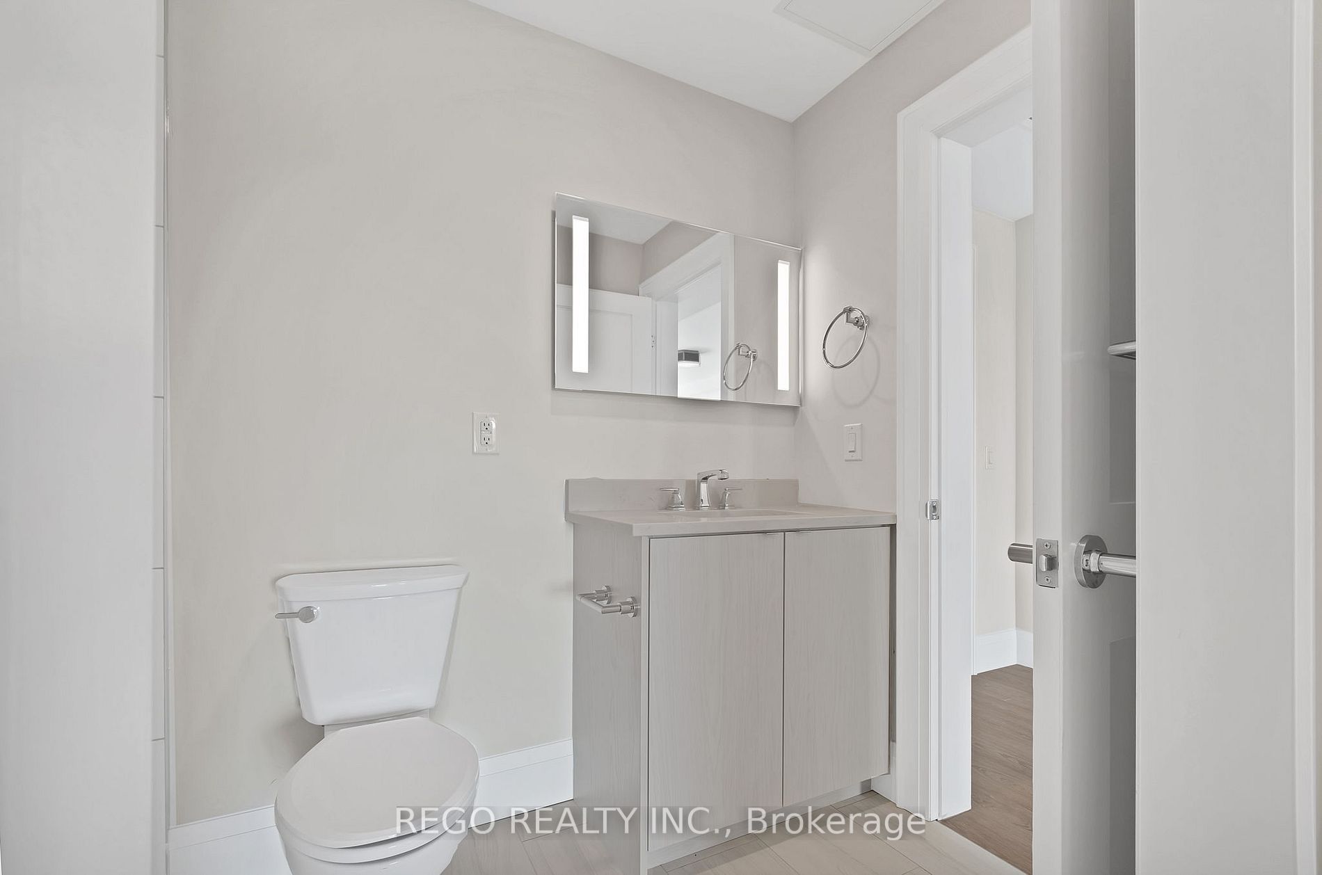 460 Columbia Street, #1206