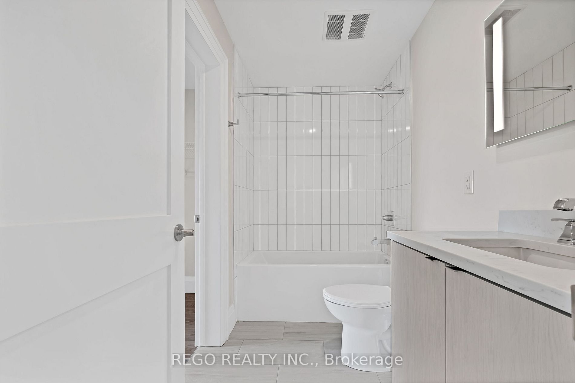 460 Columbia Street, #1206