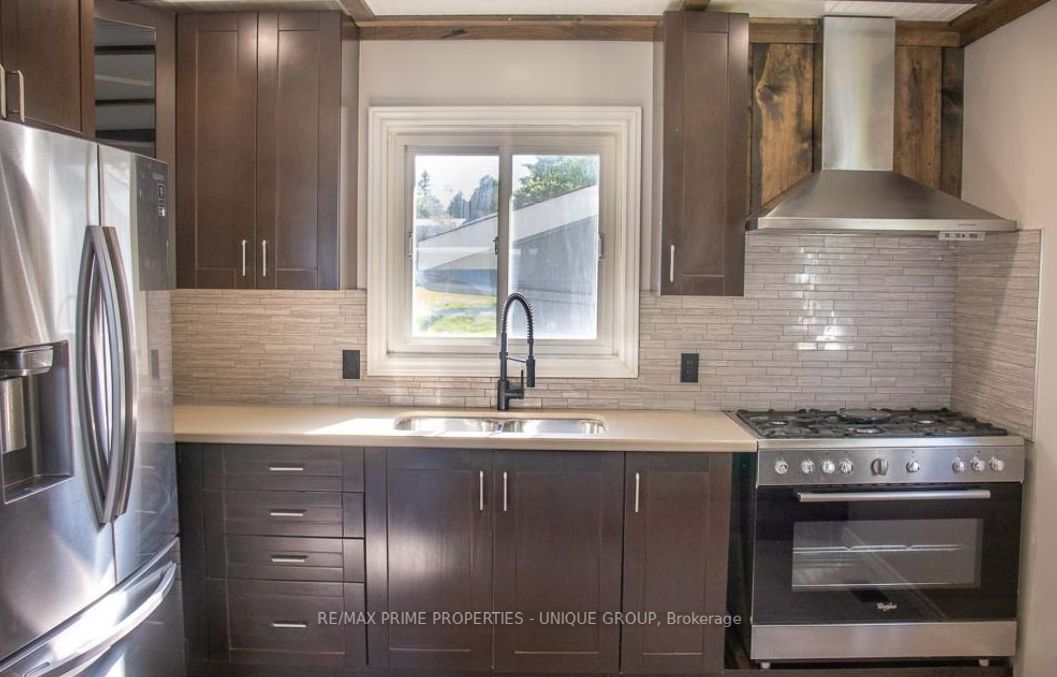3 Lakeview Cres