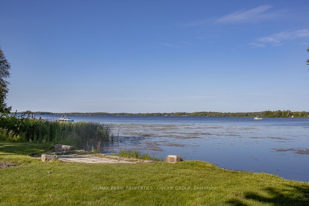 3 Lakeview Cres