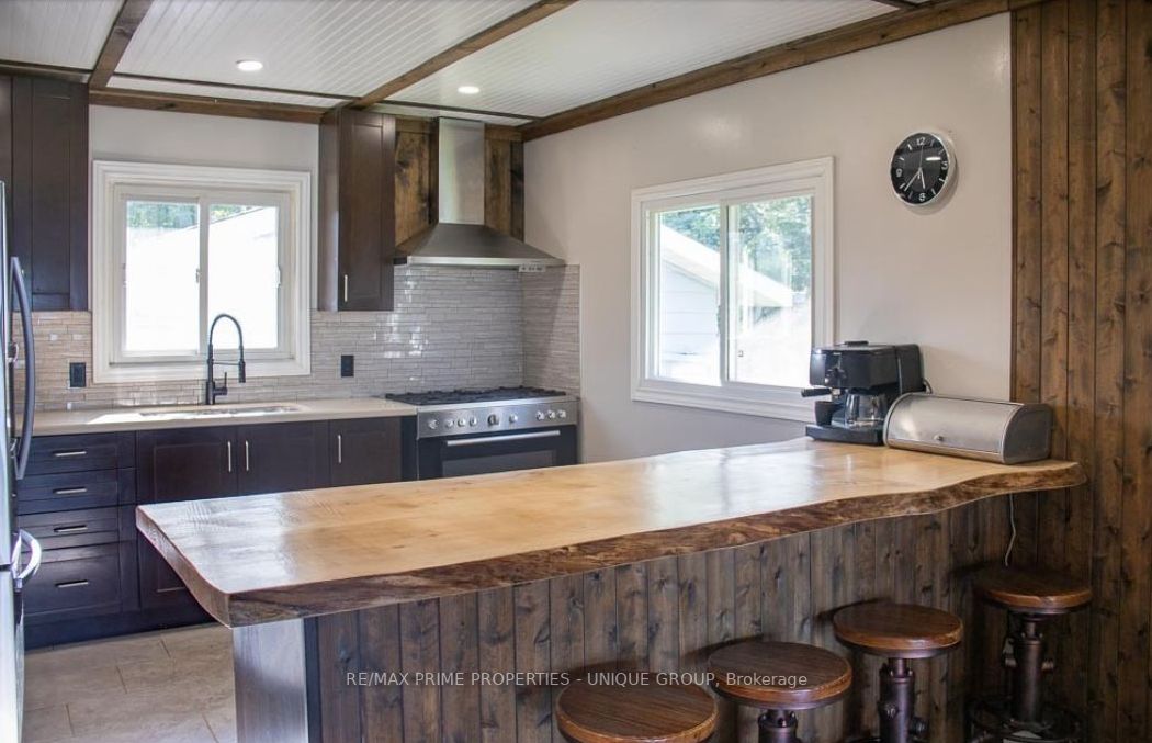 3 Lakeview Cres