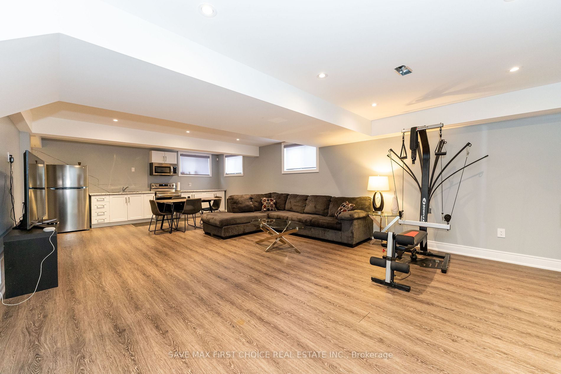 101 Lampman Dr
