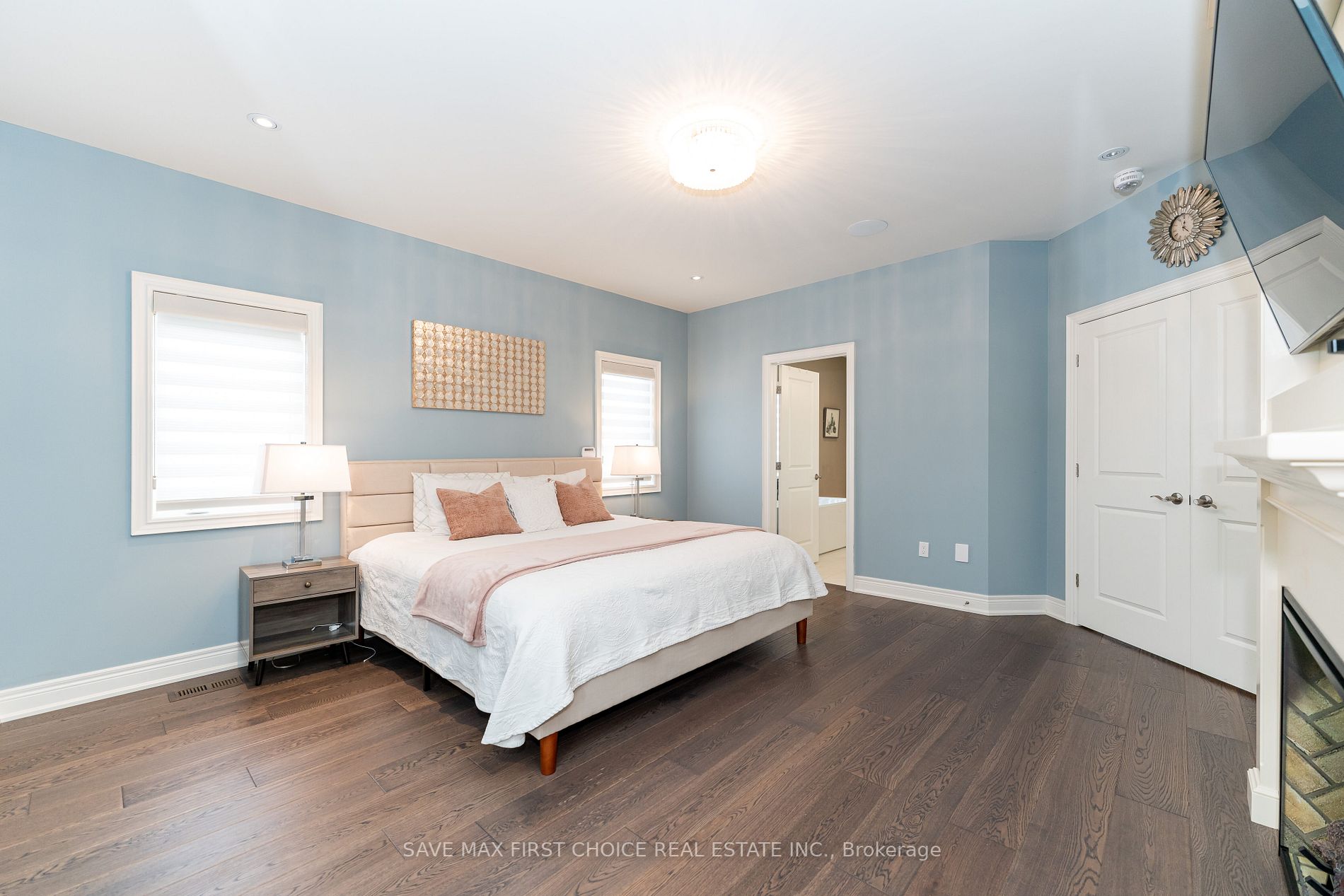 101 Lampman Dr