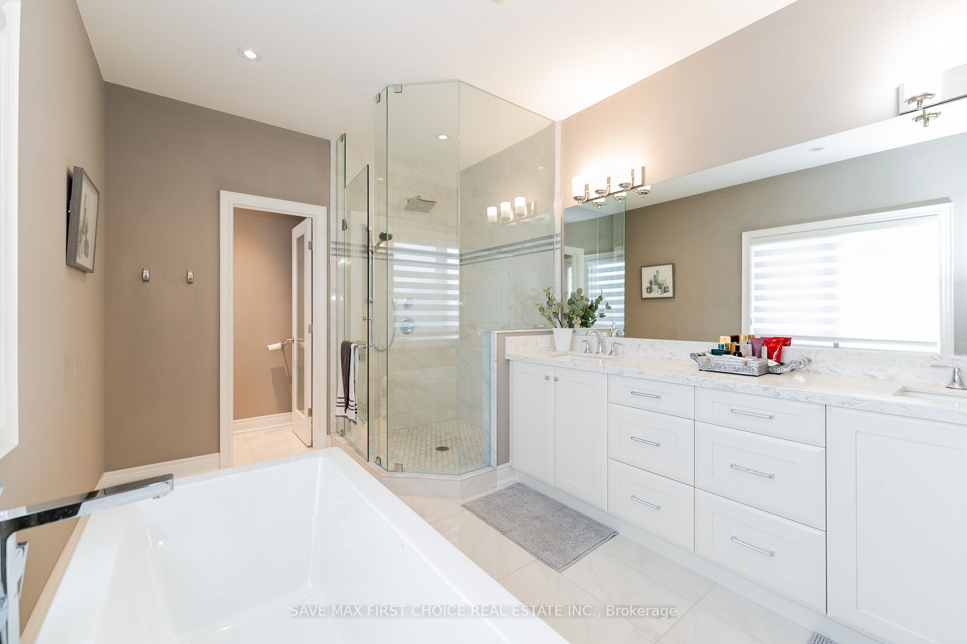 101 Lampman Dr