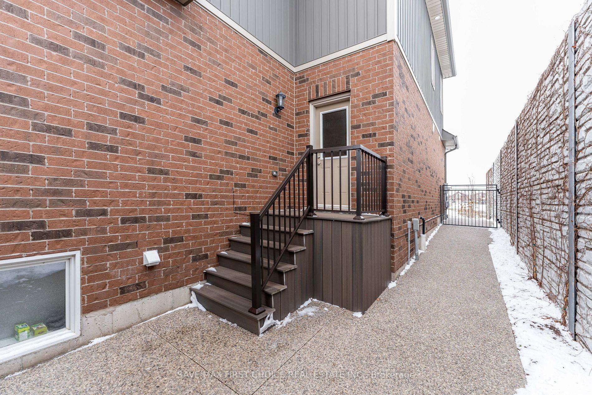 101 Lampman Dr