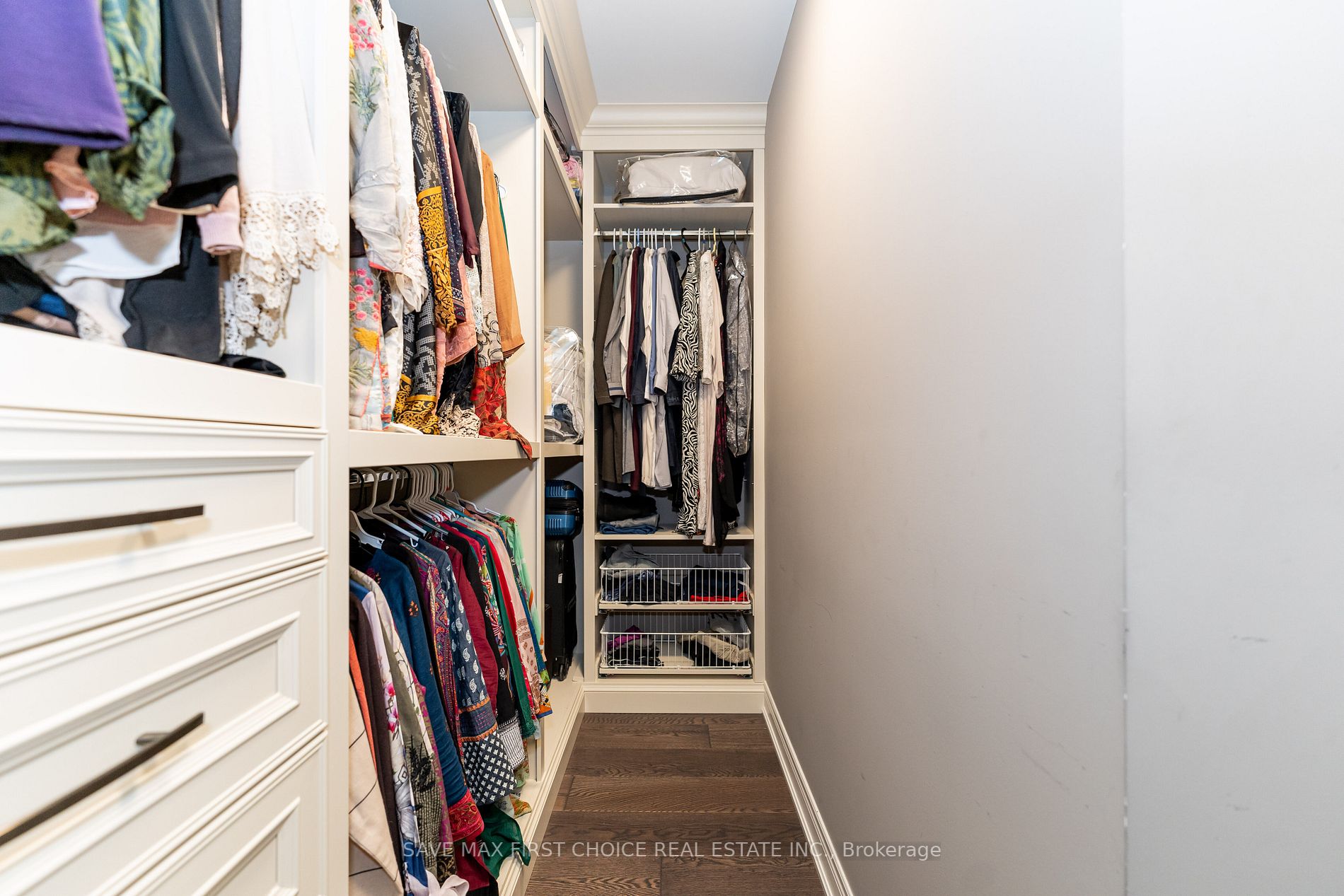 101 Lampman Dr