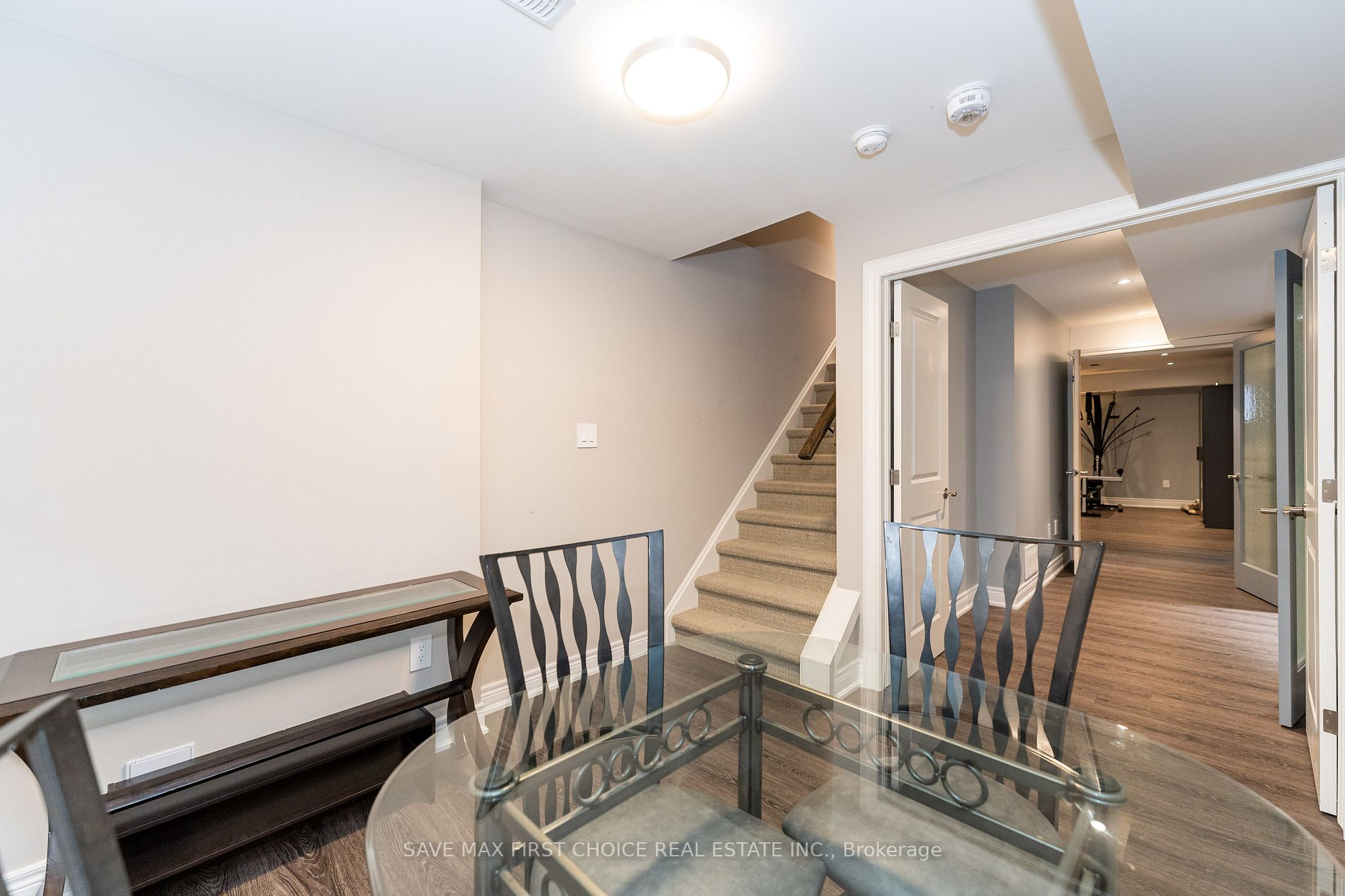 101 Lampman Dr