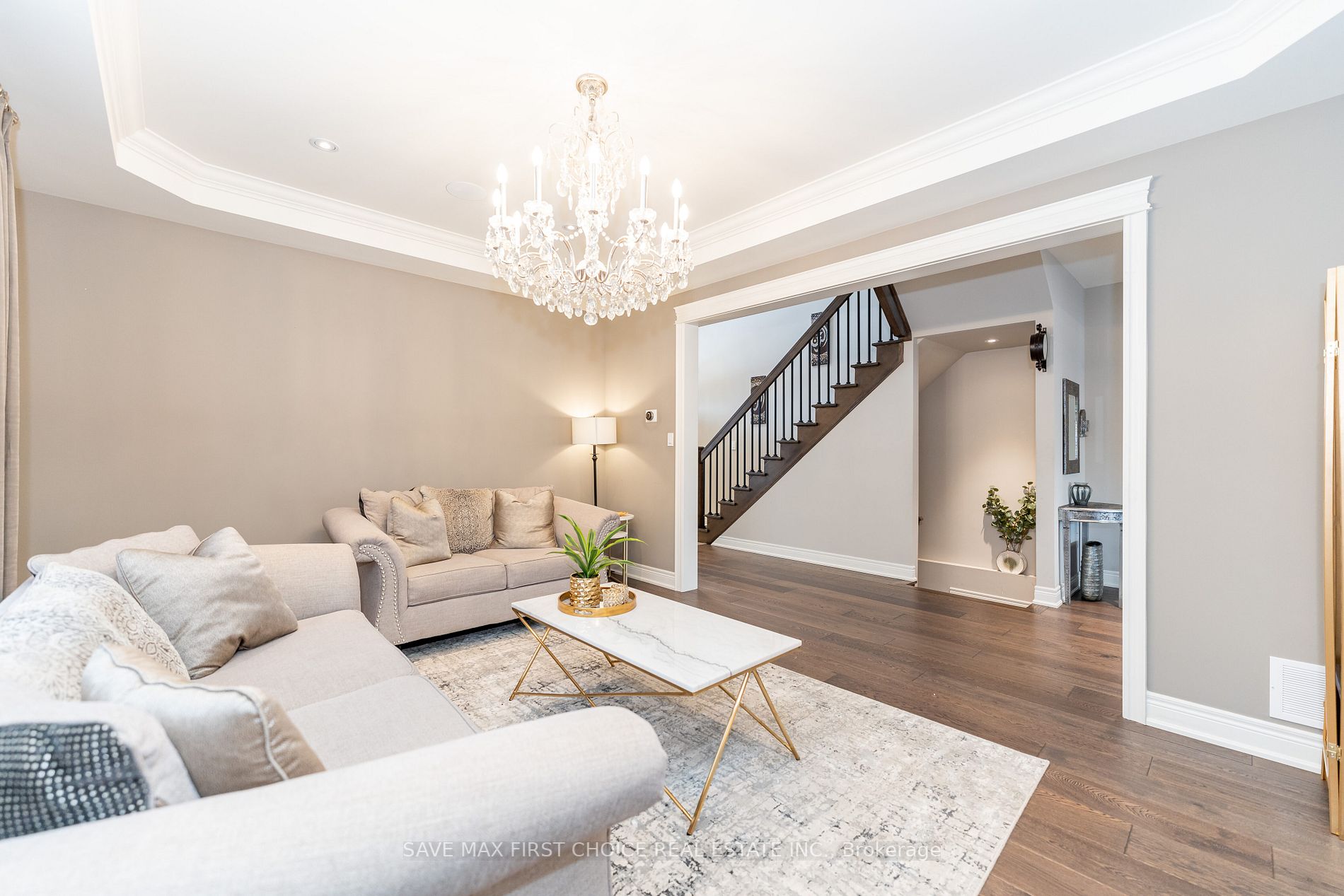 101 Lampman Dr