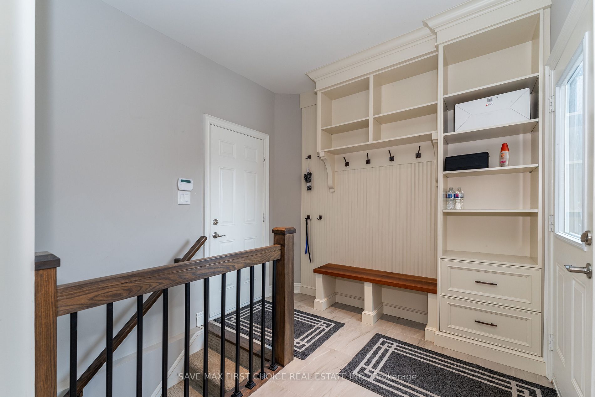 101 Lampman Dr