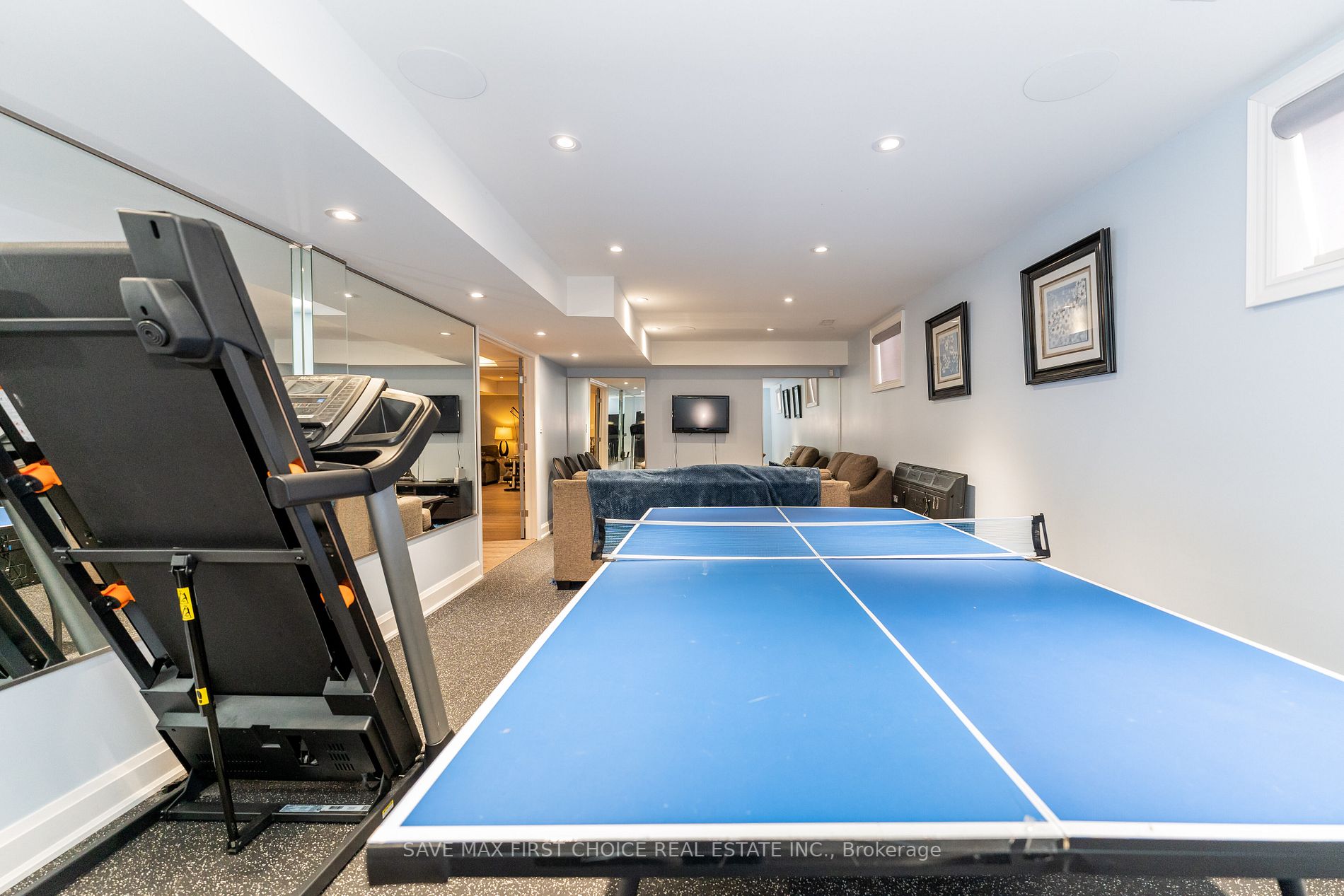 101 Lampman Dr