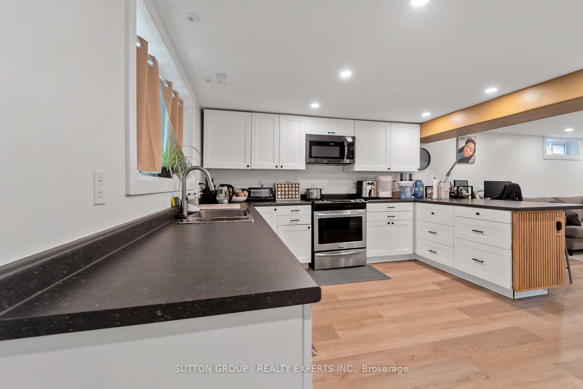 384 Victoria Road N