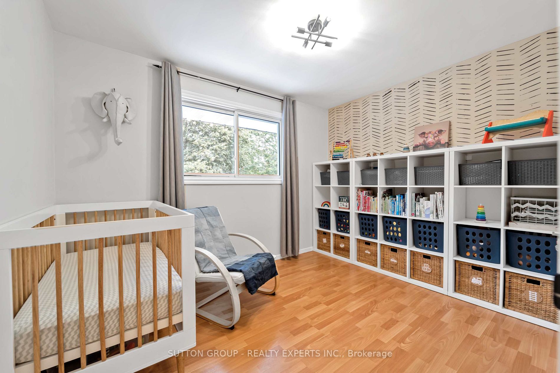 384 Victoria Road N