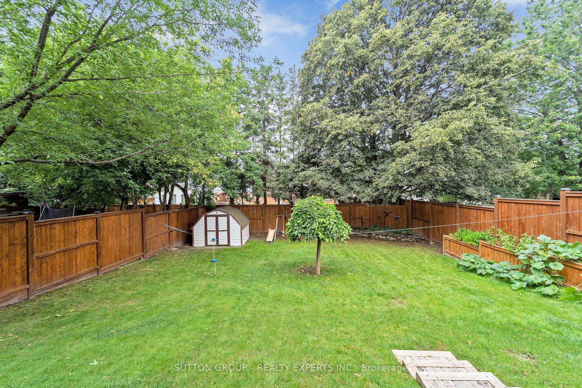 384 Victoria Road N