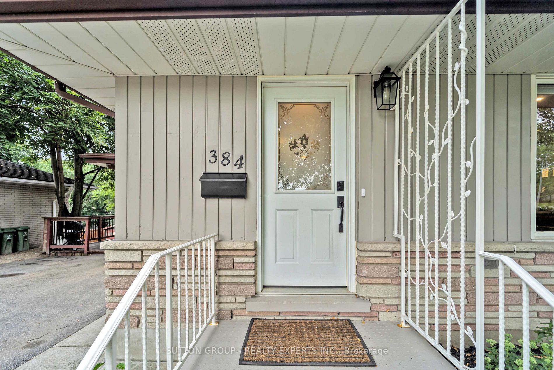 384 Victoria Road N