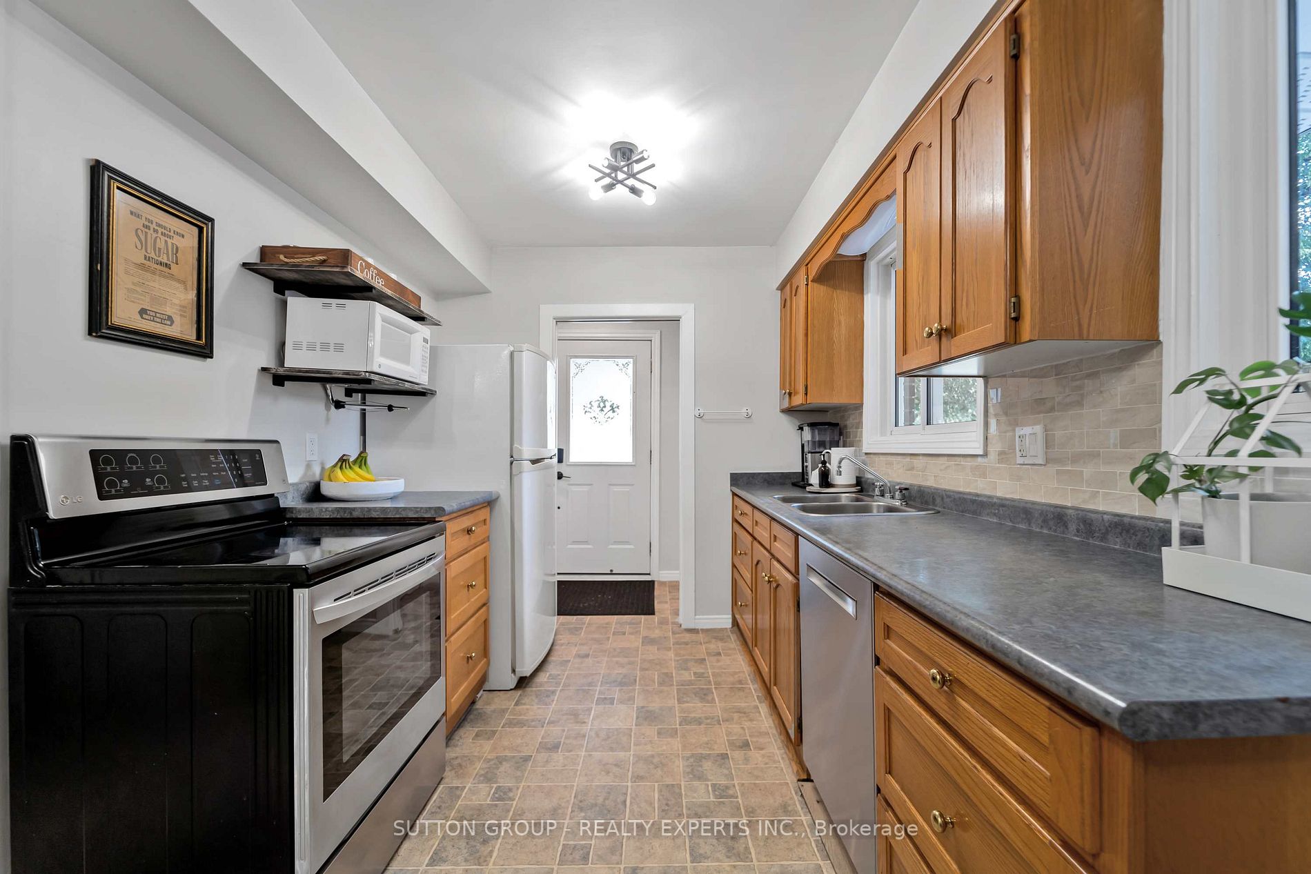 384 Victoria Road N