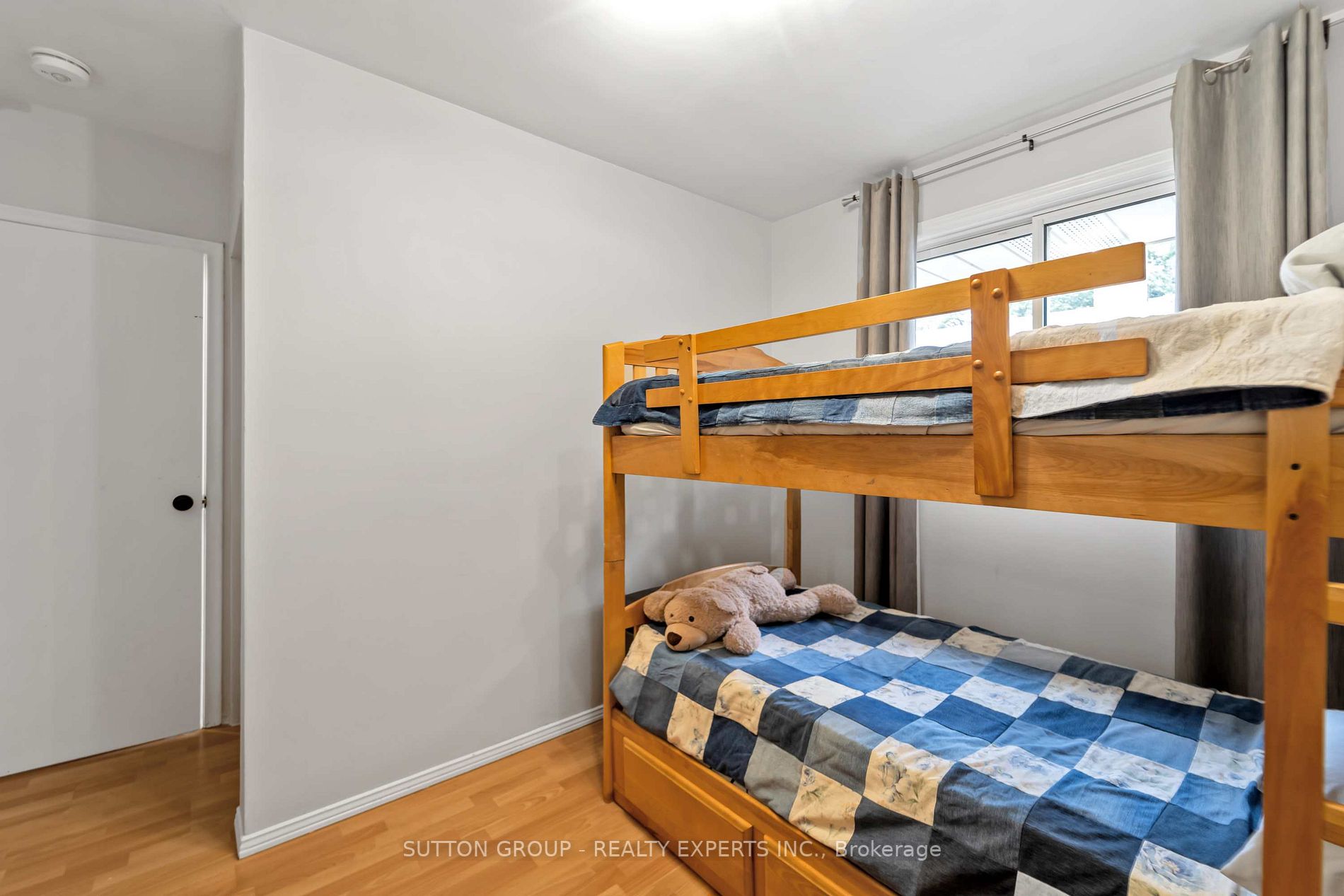 384 Victoria Road N