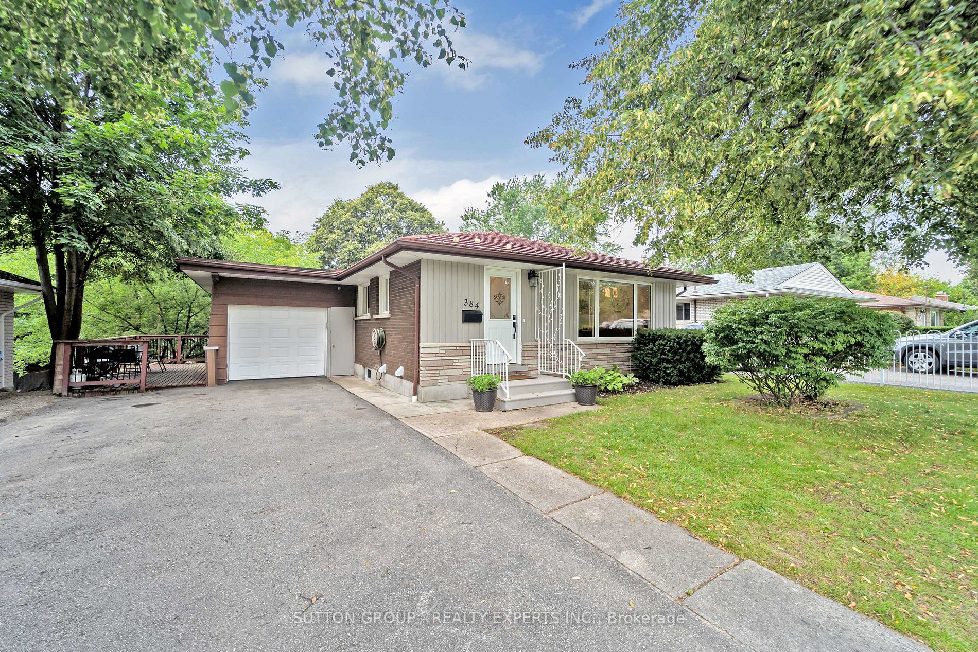 384 Victoria Road N