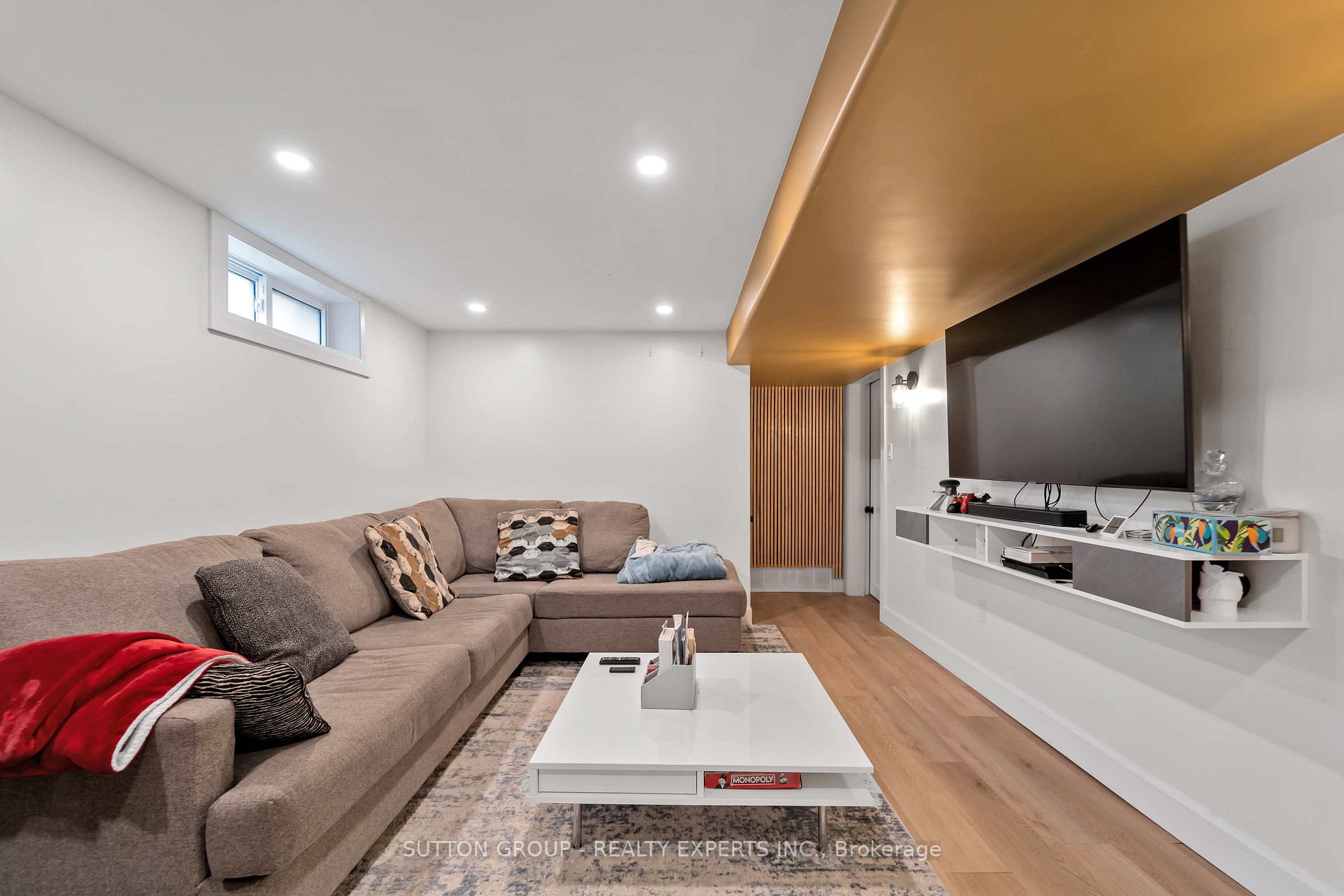 384 Victoria Road N
