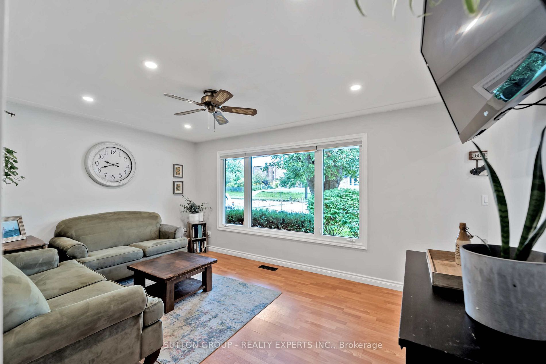 384 Victoria Road N
