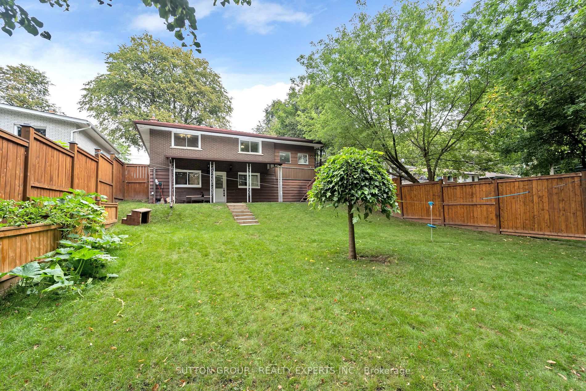 384 Victoria Road N
