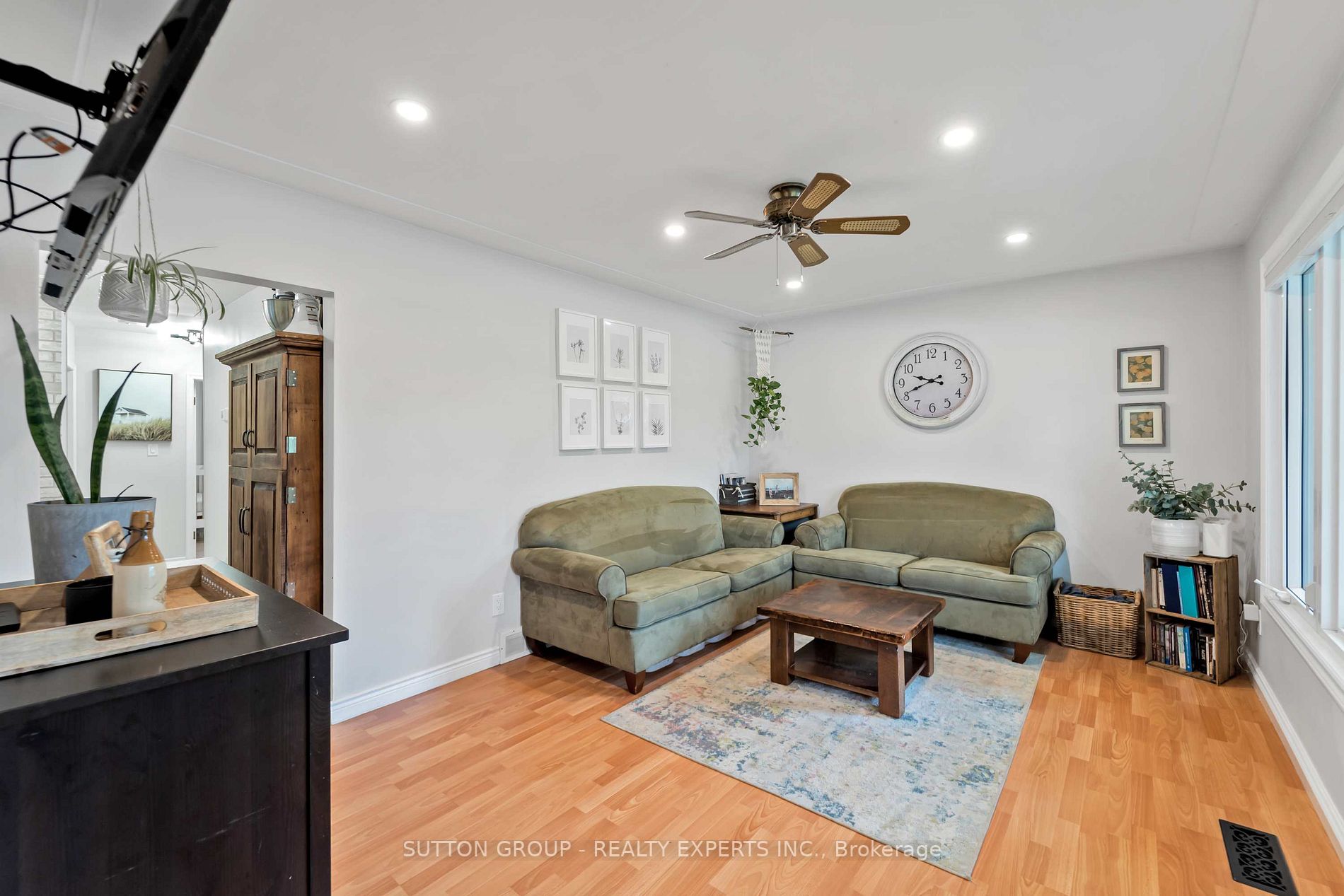384 Victoria Road N