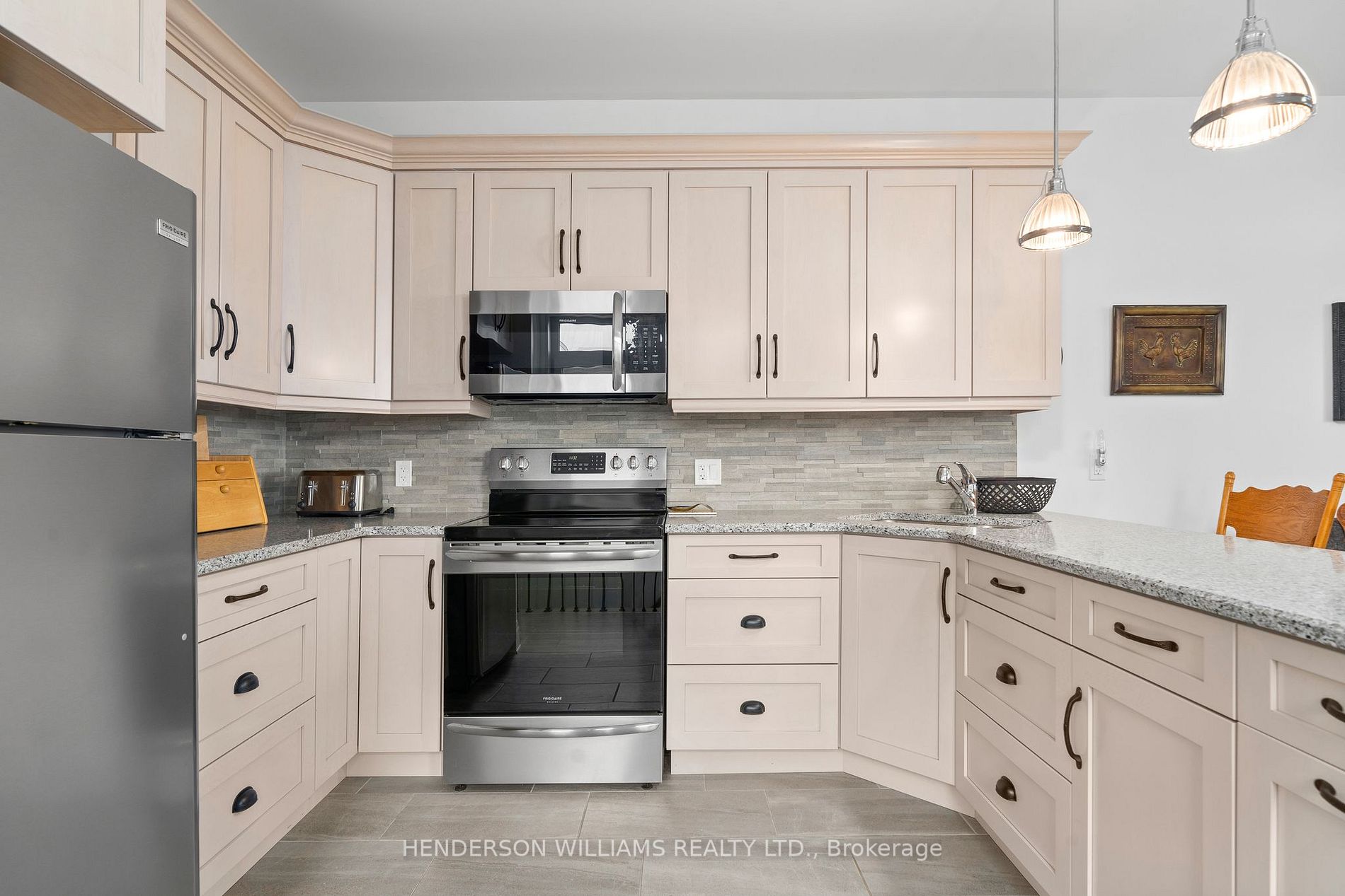 12399 Loyalist Pkwy