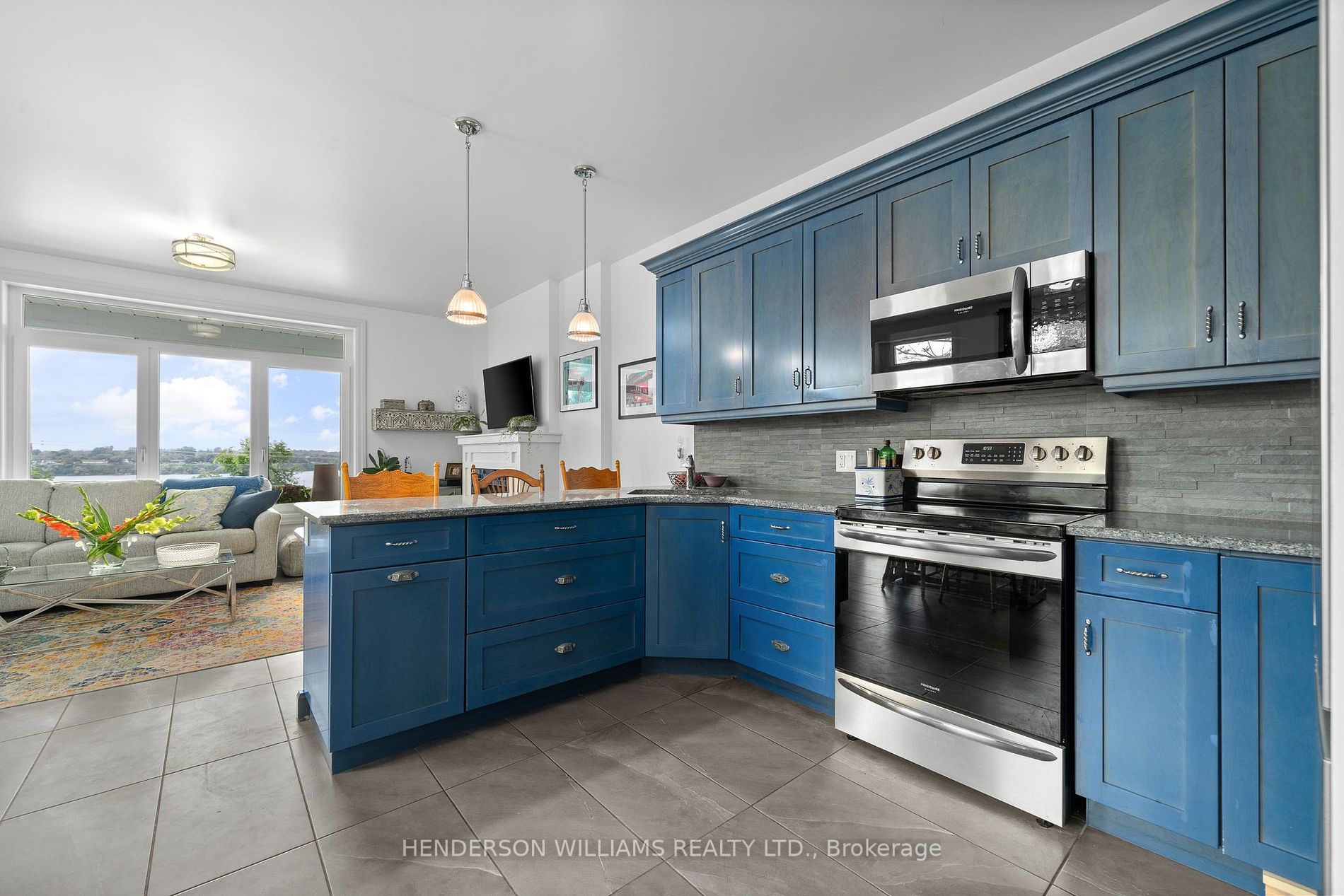12399 Loyalist Pkwy