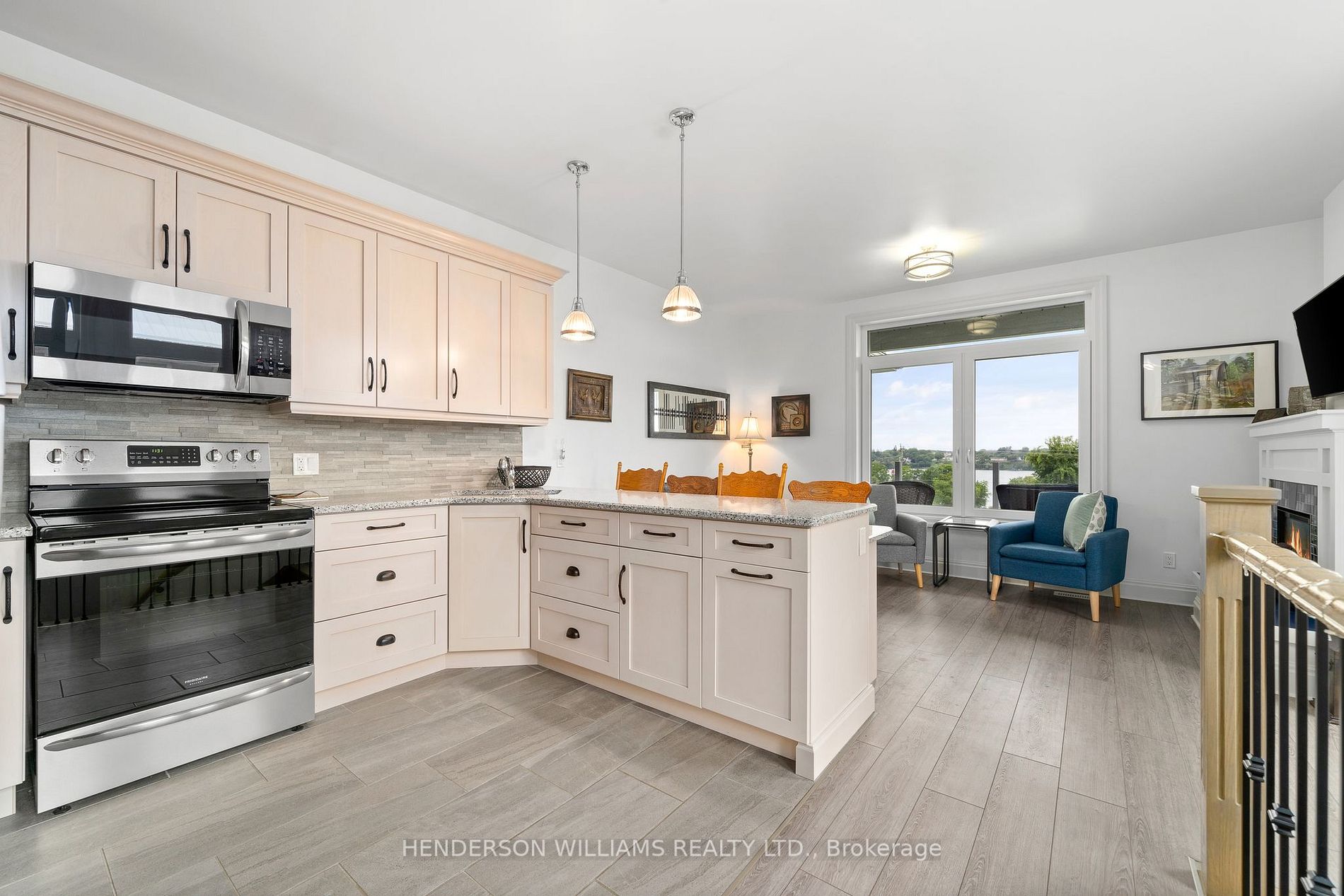 12399 Loyalist Pkwy