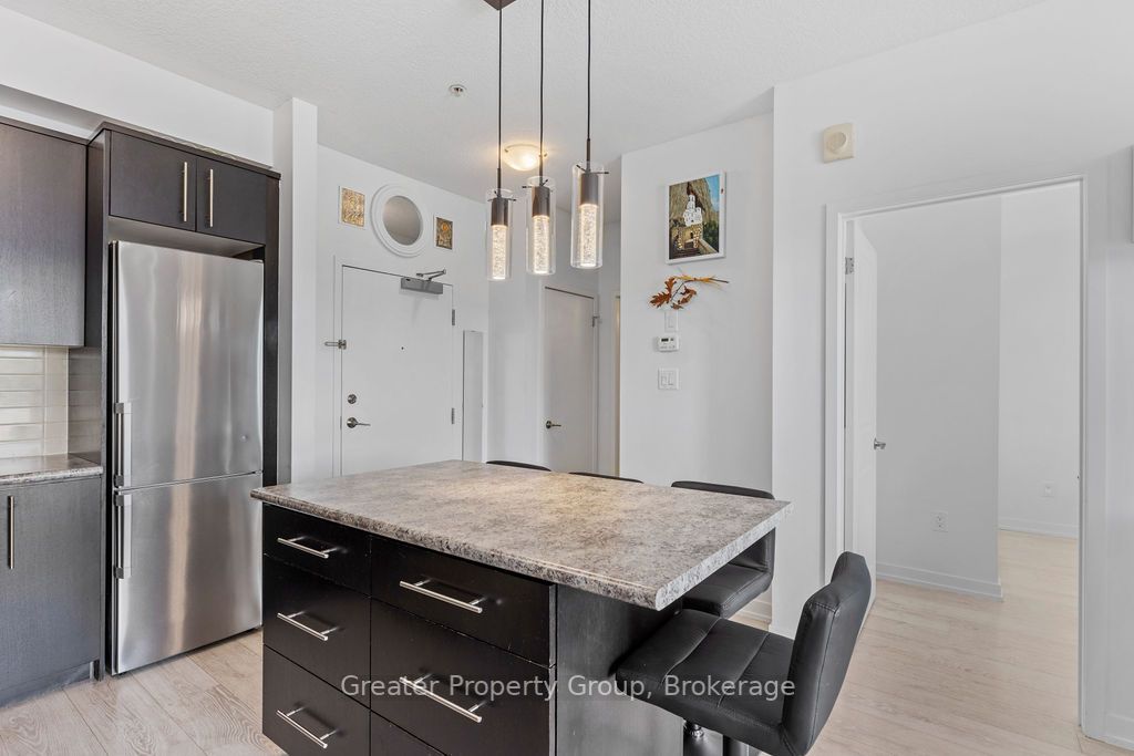 520 North Service Rd, #203