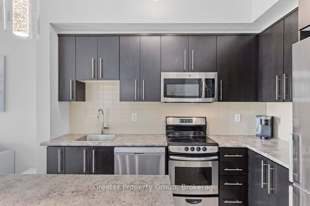 520 North Service Rd, #203