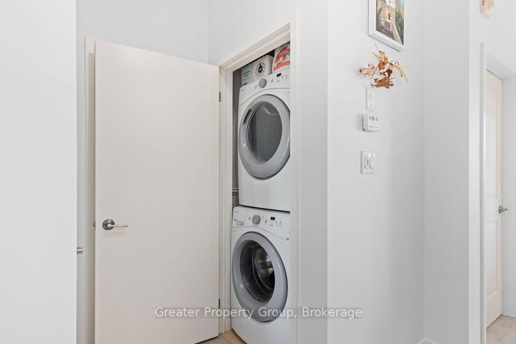 520 North Service Rd, #203