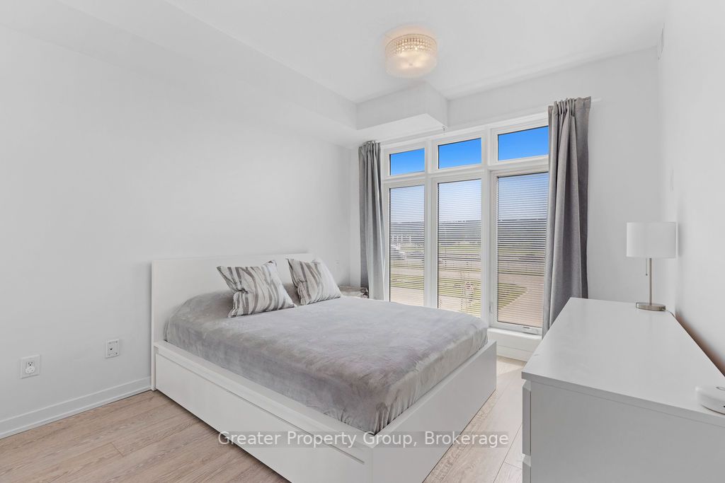 520 North Service Rd, #203