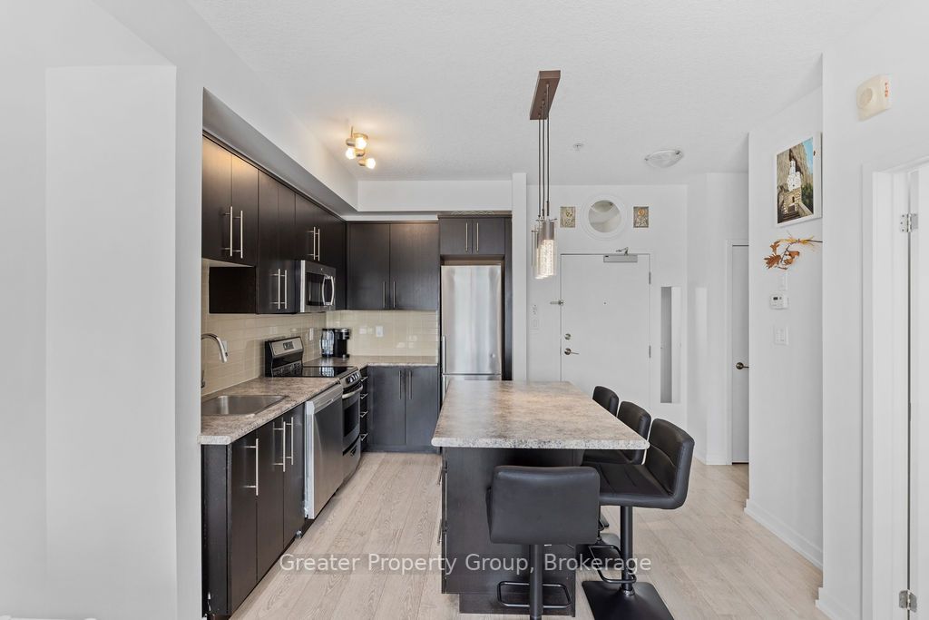 520 North Service Rd, #203