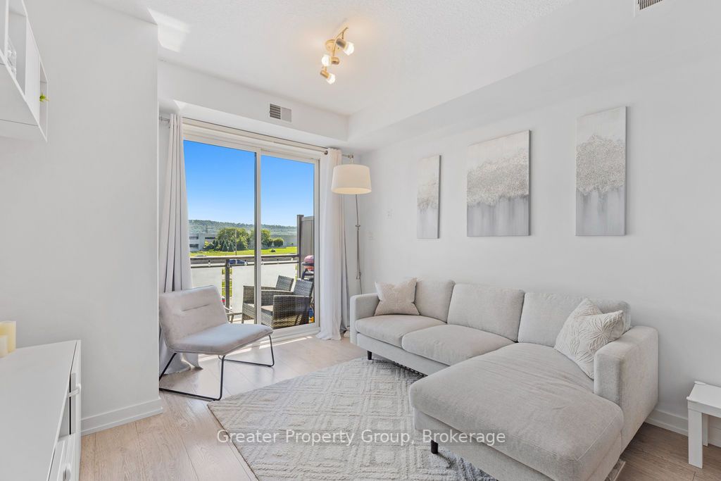 520 North Service Rd, #203