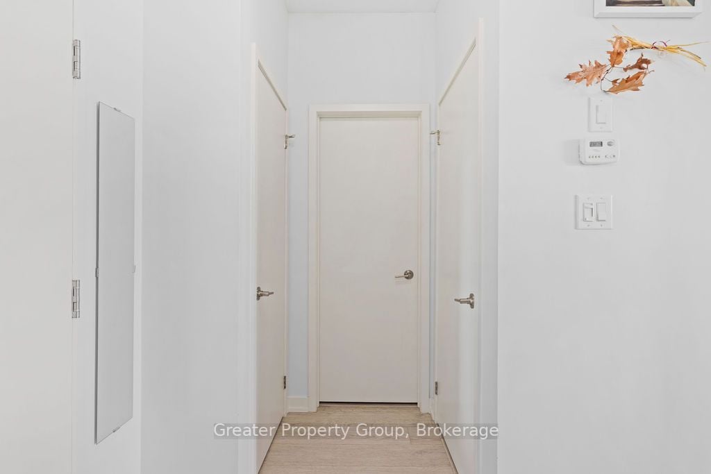 520 North Service Rd, #203