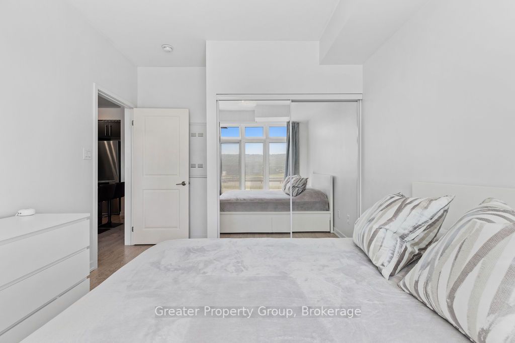 520 North Service Rd, #203