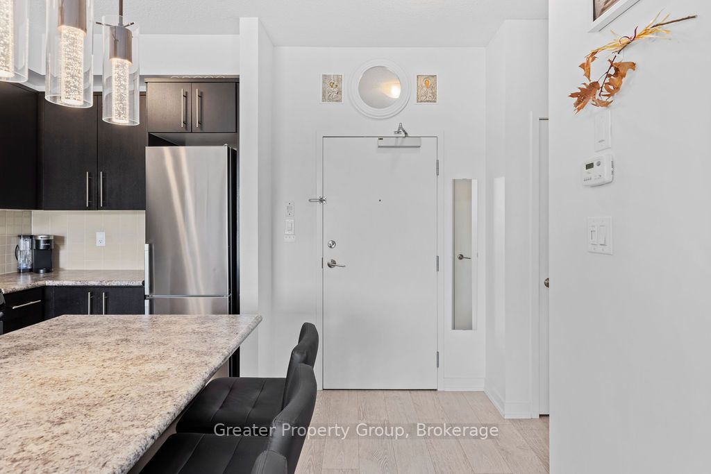 520 North Service Rd, #203