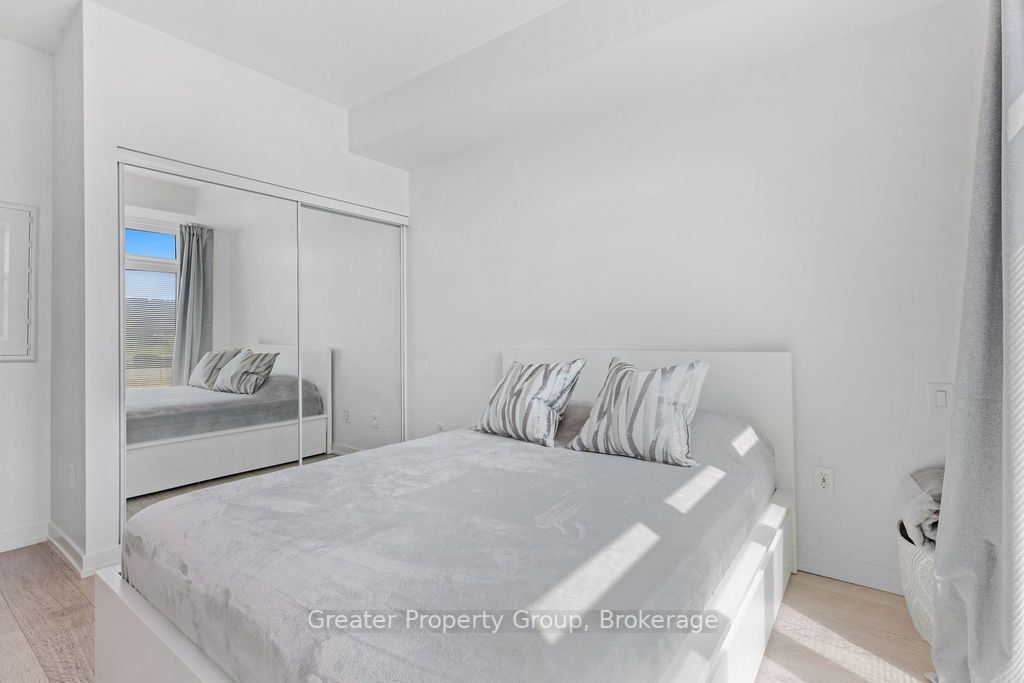 520 North Service Rd, #203