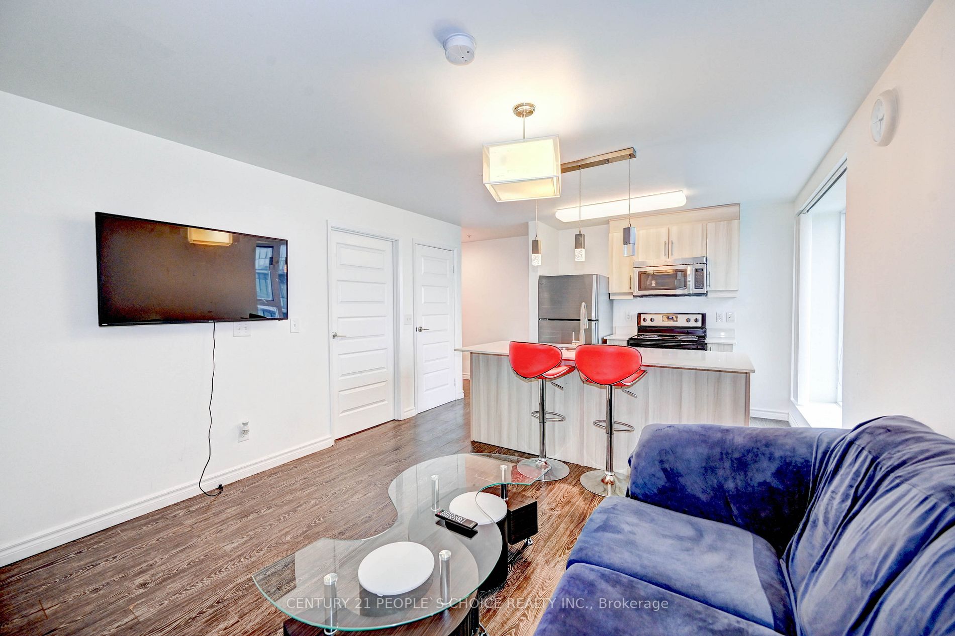 158 King Street N, #907
