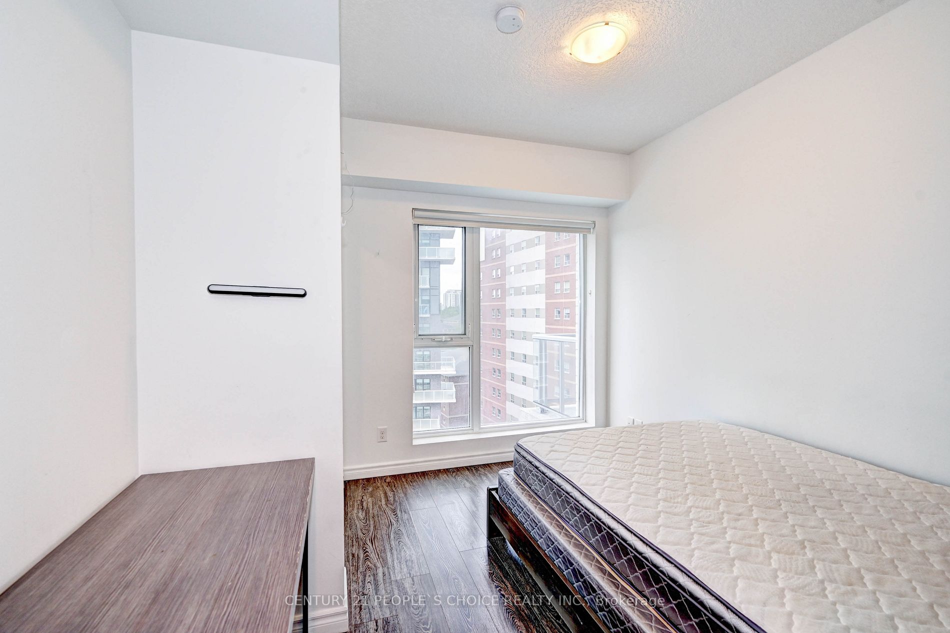 158 King Street N, #907