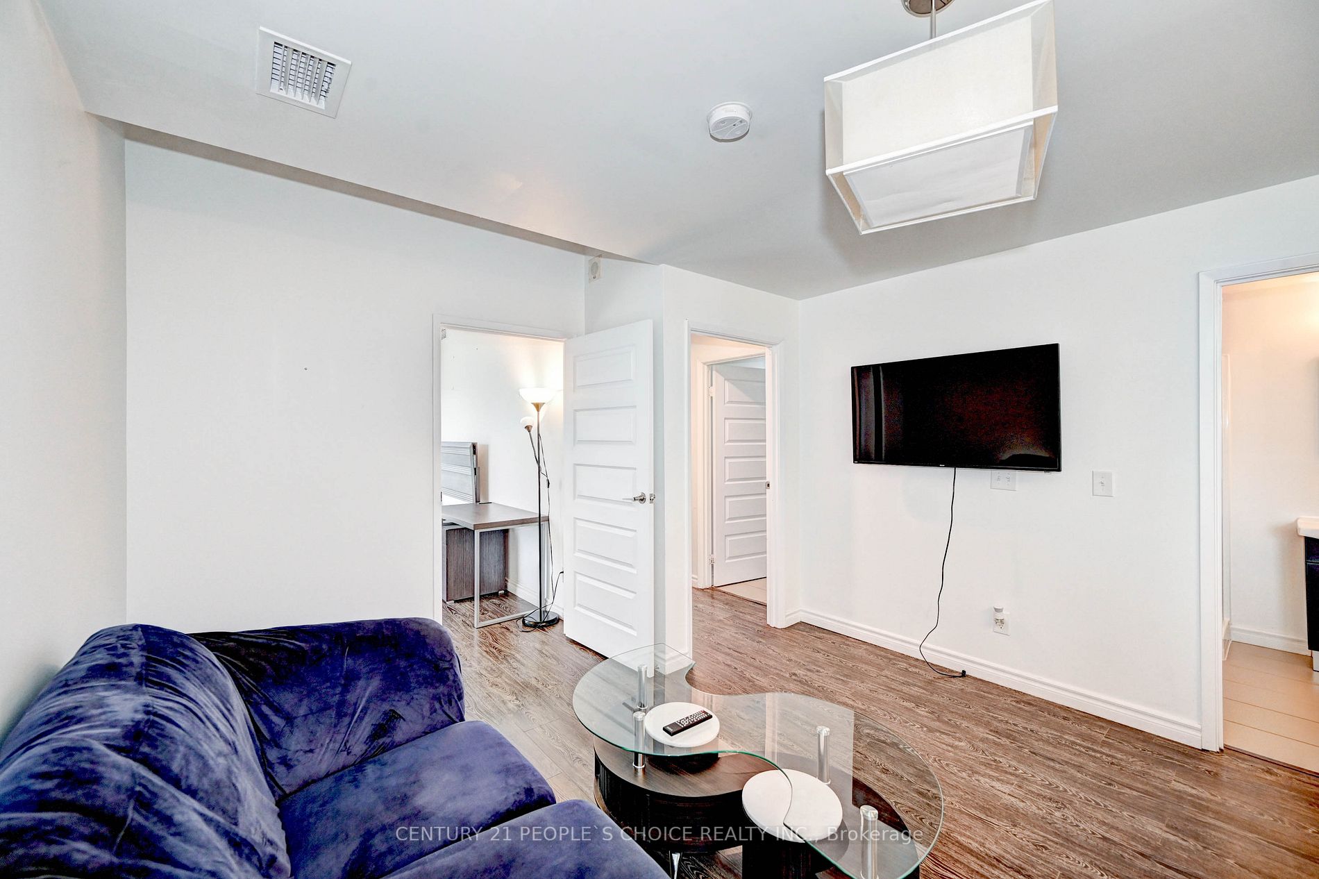 158 King Street N, #907