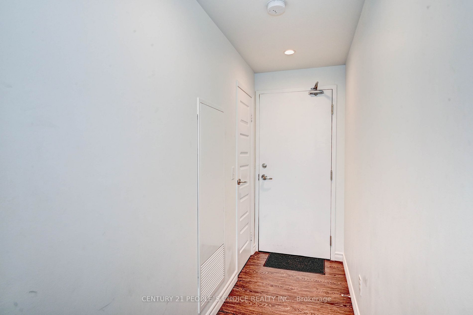 158 King Street N, #907