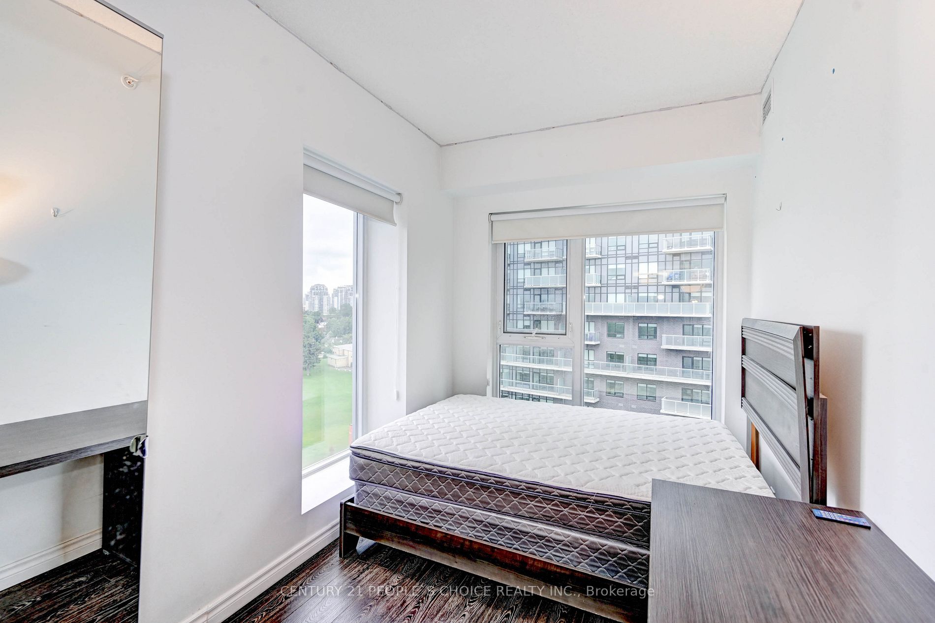 158 King Street N, #907