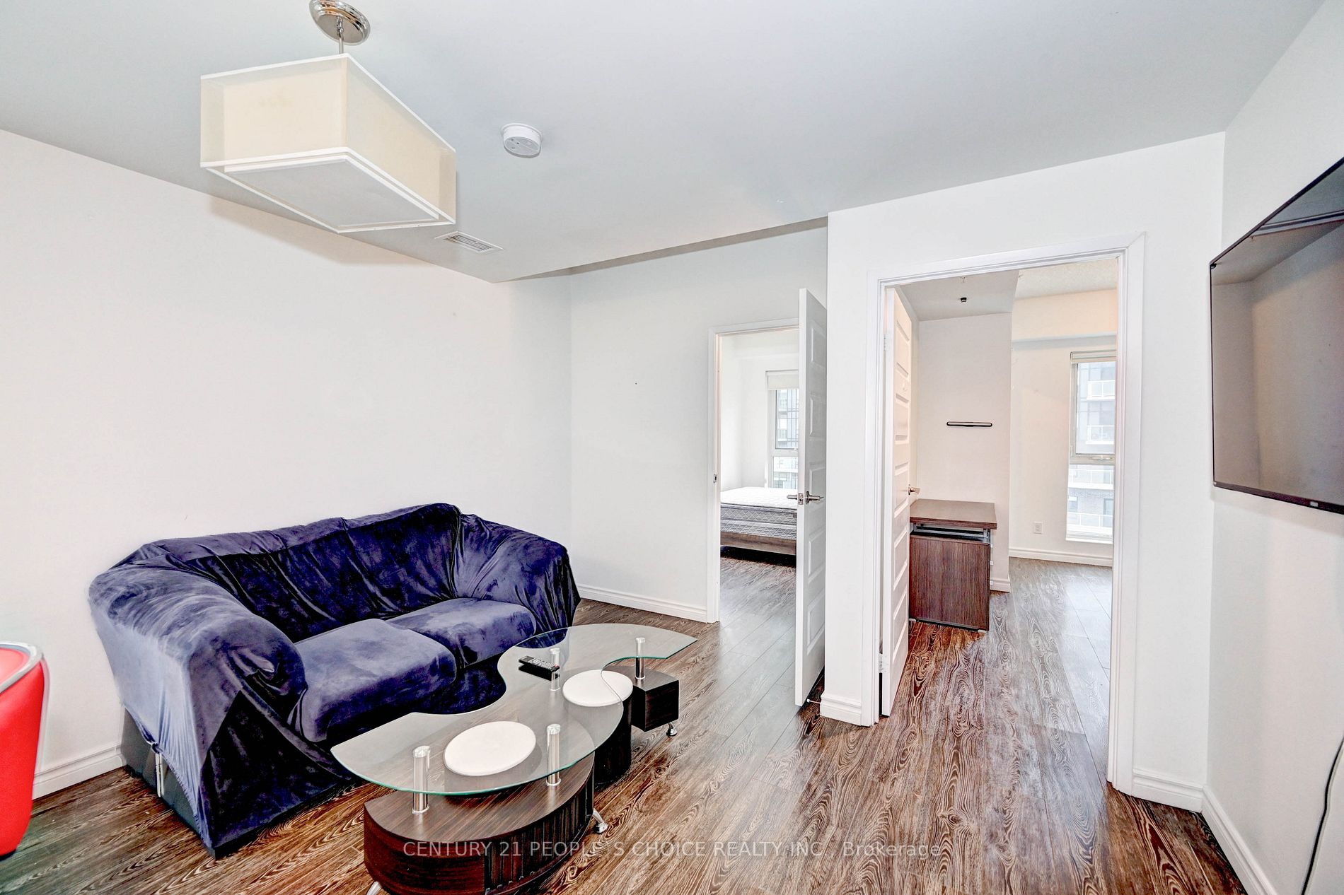 158 King Street N, #907