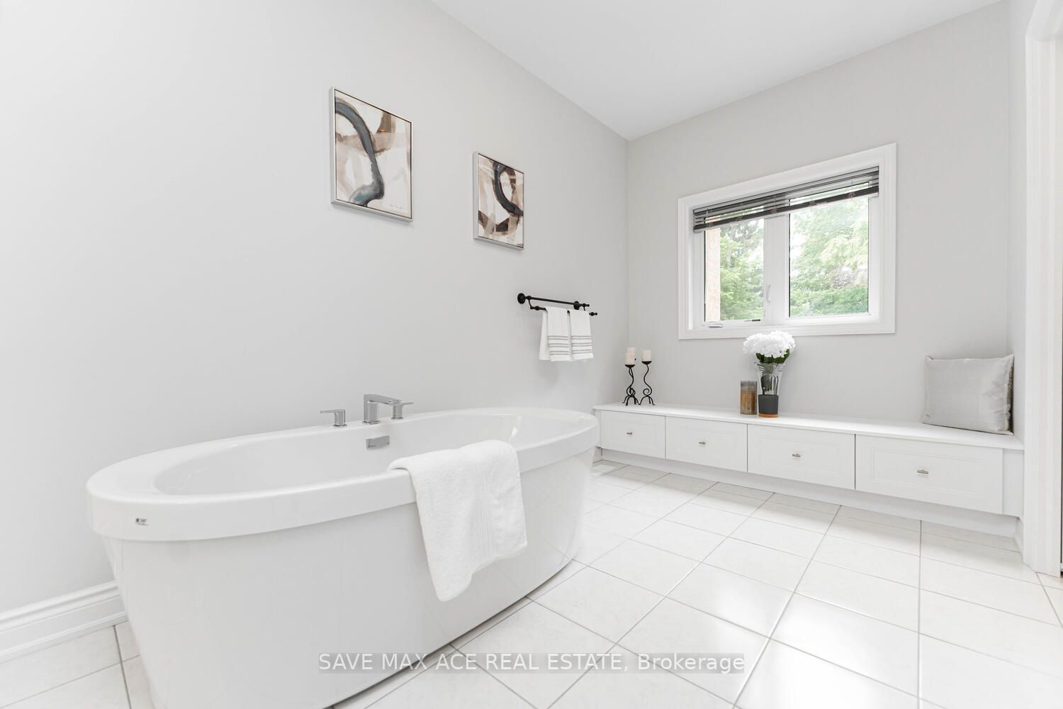 945 Pondcliffe Crt