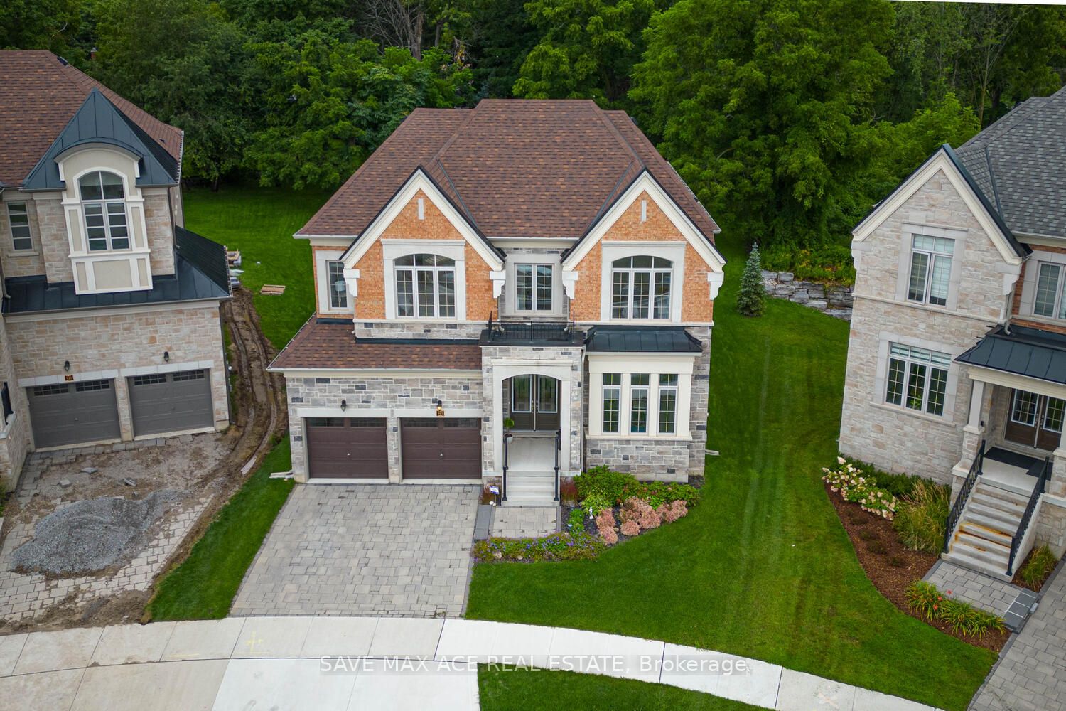 945 Pondcliffe Crt