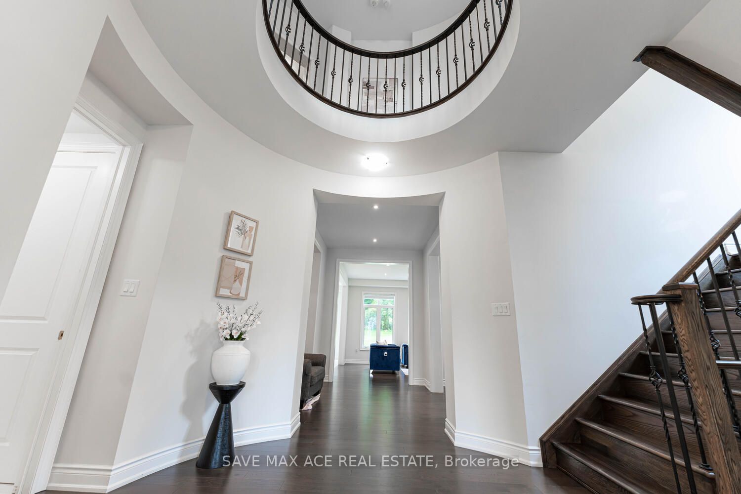 945 Pondcliffe Crt