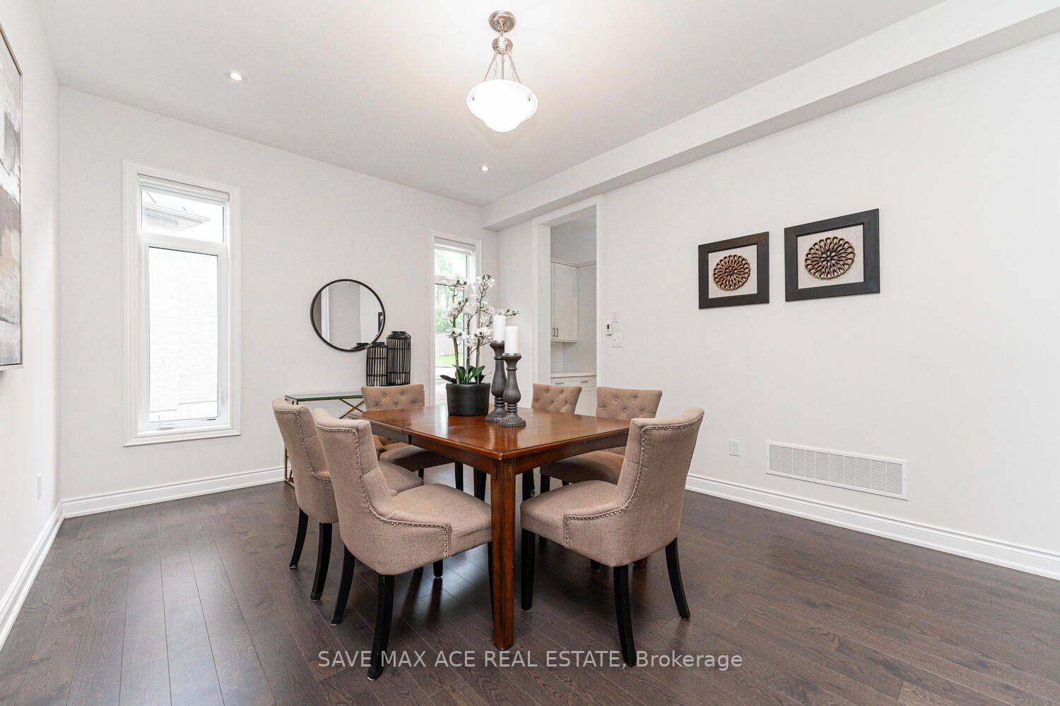 945 Pondcliffe Crt