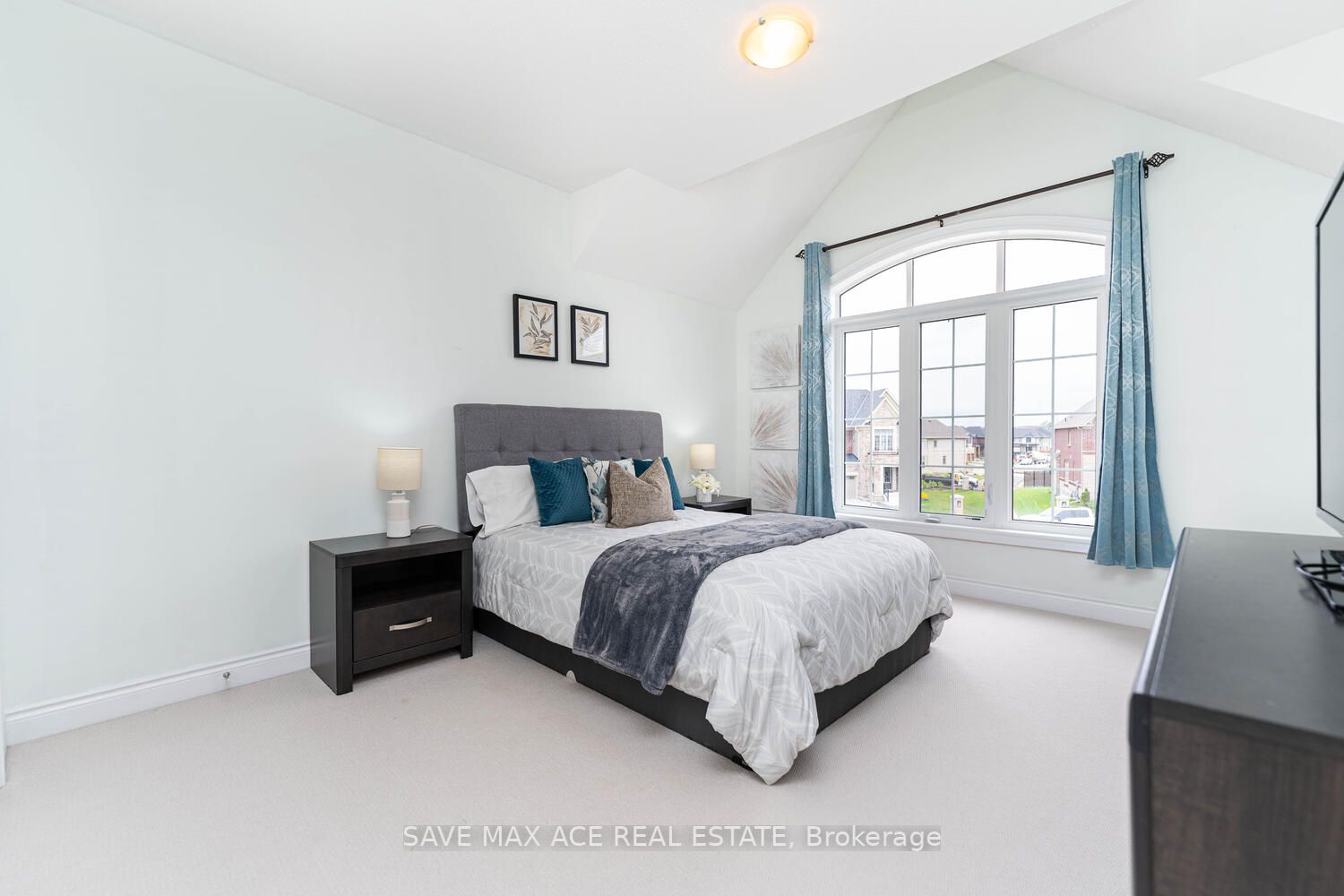 945 Pondcliffe Crt