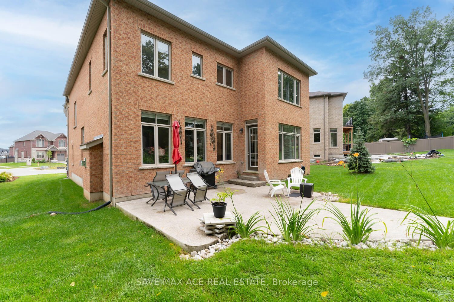 945 Pondcliffe Crt